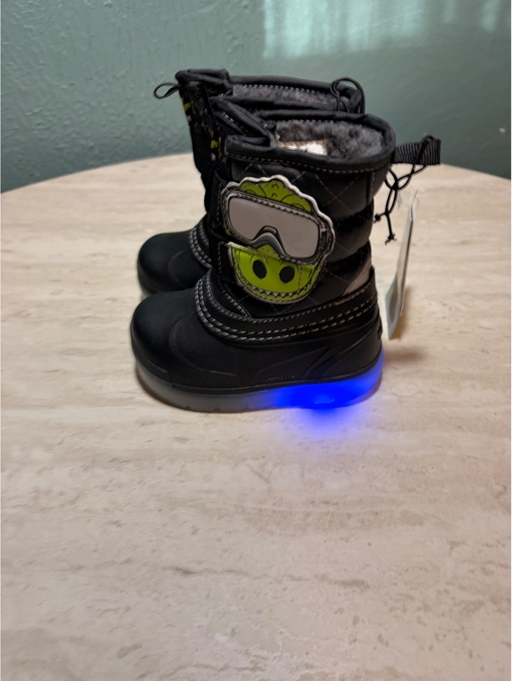 Size 6C Western Chief Boys' Denali Lighted Faux Fur Winter Boots Black Size 6